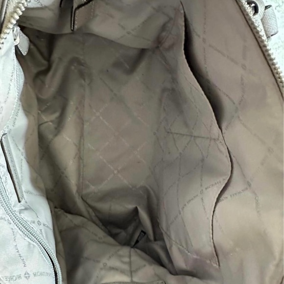 Gray Michael Kors tote with crossbody strap in excellent condition! - Picture 4 of 4